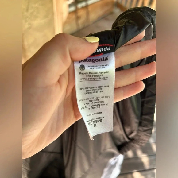 Patagonia woman’s light weight puffer  jacket - Picture 12 of 12